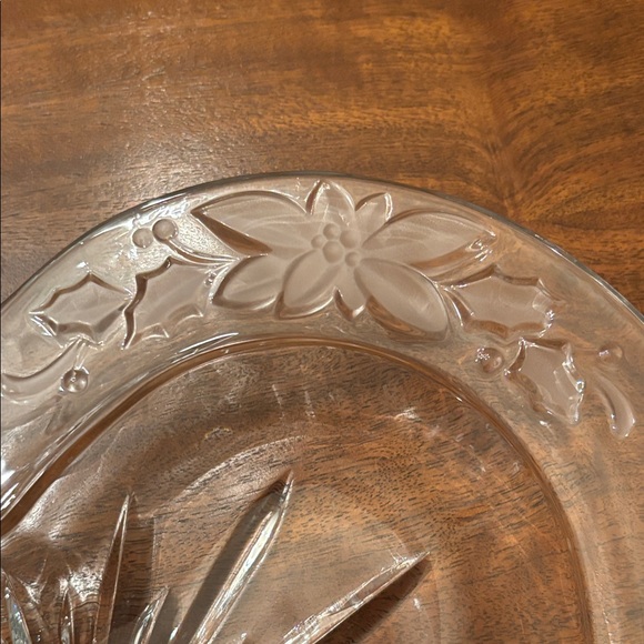 Heart-Shaped Glass Dish with Floral Design - Picture 5 of 7